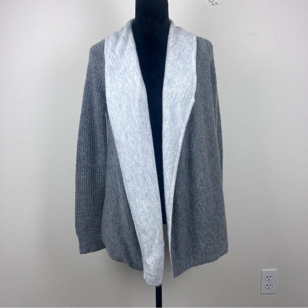Abercrombie and Fitch Sweater Womens Medium Cardigan Open Front Knit Grey White